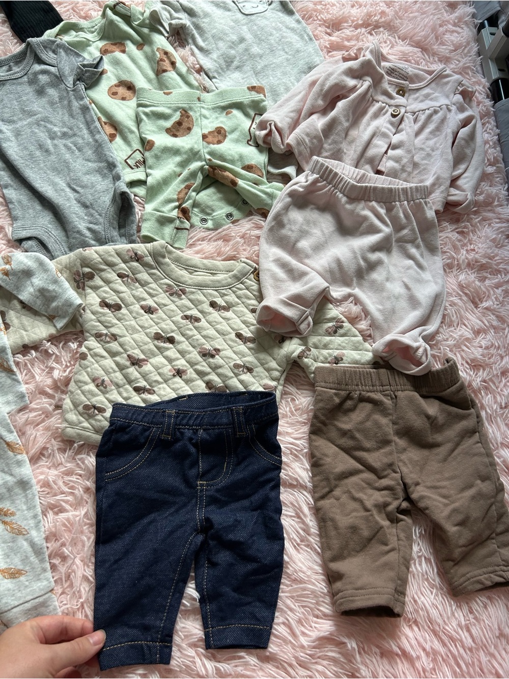 Newborn Carter's Outfit Bundle - Picture 11 of 14